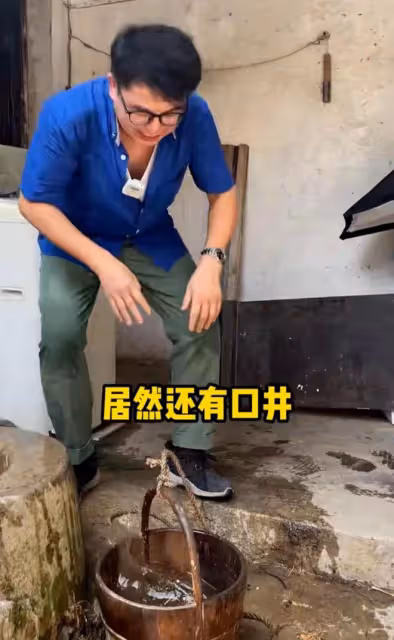 知名港星曬蘇州「豪宅」,大門氣派內景髒亂差,牆上長青苔還漏雨