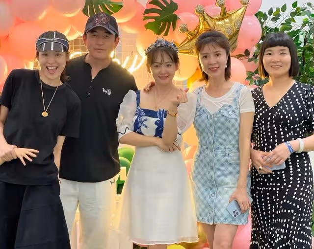 王志飛為小15歲妻子慶生太隆重,多位明星出席,月亮姐姐罕見現身