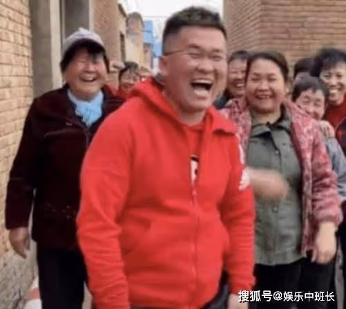 憑裝瘋賣傻月入百萬，買房娶碩士小嬌妻，姜濤說：放下臉就能賺錢