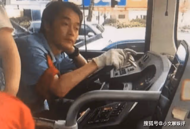 撞臉張國榮的公交車司機，神似張國榮？網友：一模一樣