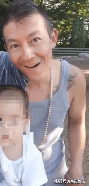 41歲陳冠希近況曝光,頭髮花白頭頂稀疏,打扮異常怪異,網友:到底經歷了什麼