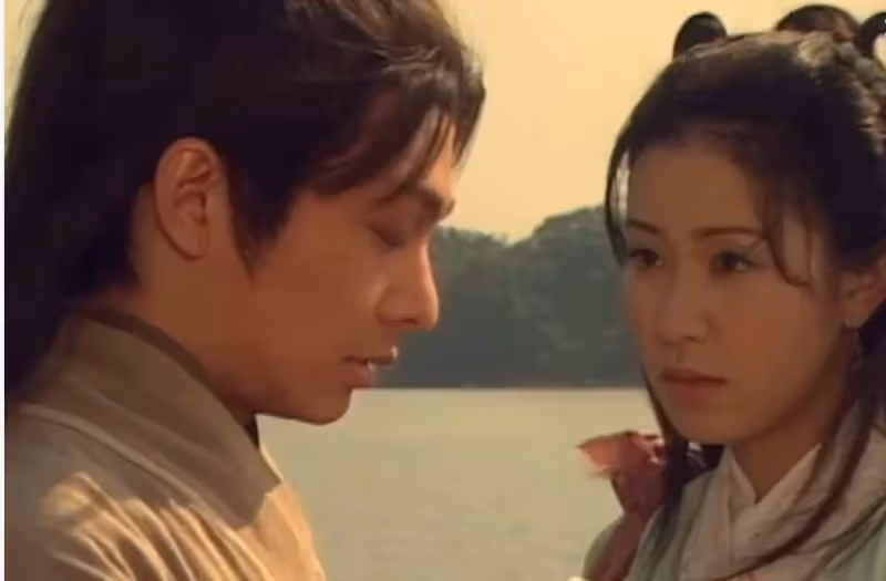 同樣都演「周芷若」:周海媚顏值巔峰,高圓圓清純可人, 看到佘詩曼:真是少女感十足