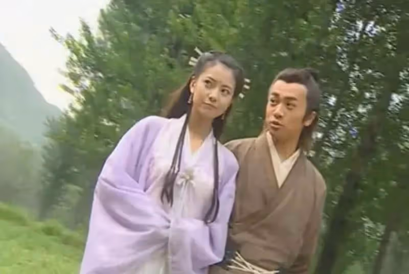 同樣都演「周芷若」:周海媚顏值巔峰,高圓圓清純可人, 看到佘詩曼:真是少女感十足