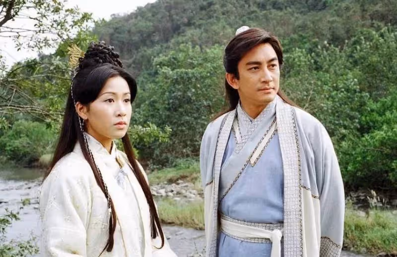 同樣都演「周芷若」:周海媚顏值巔峰,高圓圓清純可人, 看到佘詩曼:真是少女感十足