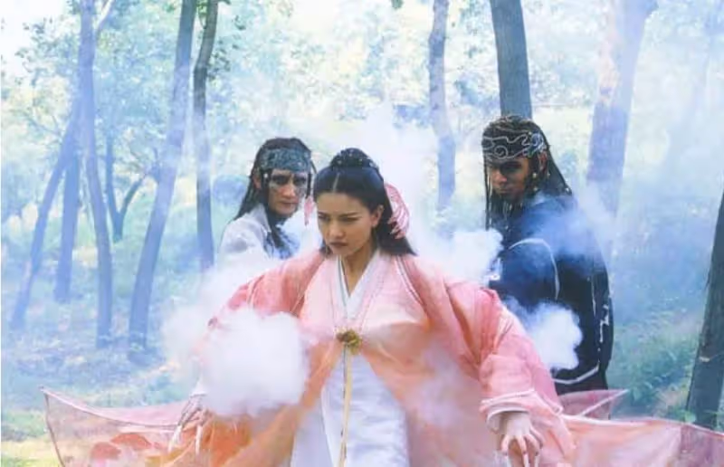 同樣都演「周芷若」:周海媚顏值巔峰,高圓圓清純可人, 看到佘詩曼:真是少女感十足