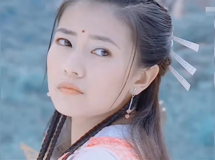 同樣都演「周芷若」:周海媚顏值巔峰,高圓圓清純可人, 看到佘詩曼:真是少女感十足