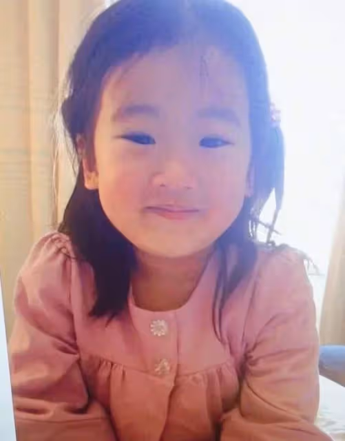 慶15歲女兒生!賈靜雯終於公開「梧桐妹正面照」不再遮擋 母女同框「五官互換」根本認不出