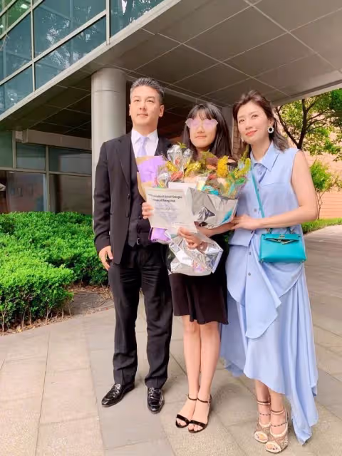 慶15歲女兒生!賈靜雯終於公開「梧桐妹正面照」不再遮擋 母女同框「五官互換」根本認不出