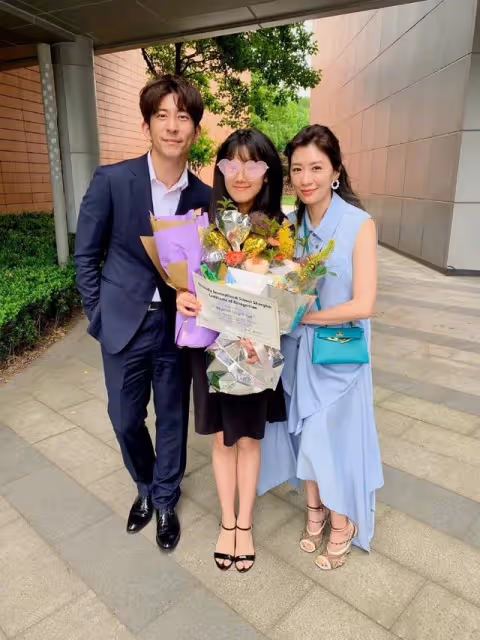 慶15歲女兒生!賈靜雯終於公開「梧桐妹正面照」不再遮擋 母女同框「五官互換」根本認不出