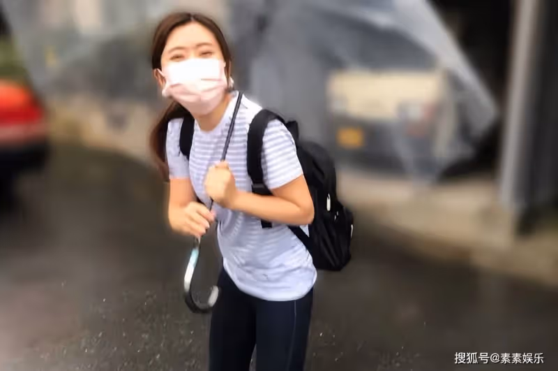福原愛兒子水土不服,抱孩子緊急進醫院,媽媽緊張的模樣令人心疼