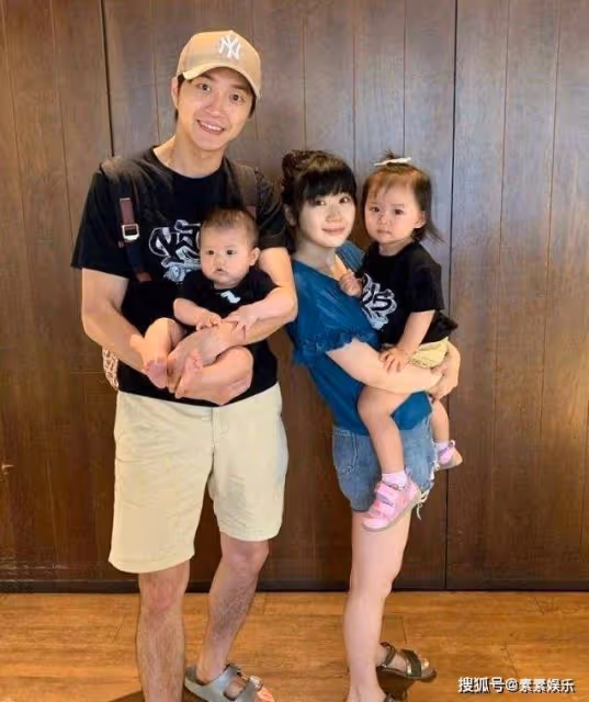 福原愛兒子水土不服,抱孩子緊急進醫院,媽媽緊張的模樣令人心疼