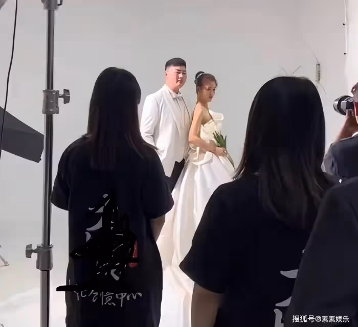 朱小偉婚期將至,陳亞男選擇隱藏起來,陳萌拍婚紗照花數萬元