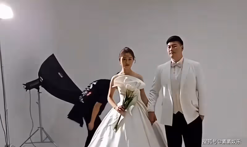 朱小偉婚期將至,陳亞男選擇隱藏起來,陳萌拍婚紗照花數萬元
