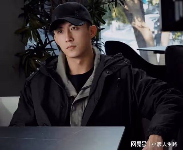 搖頭晃腦，表情僵硬？《罰罪》男一號把「放蕩不羈」玩出新花樣！