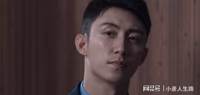 搖頭晃腦，表情僵硬？《罰罪》男一號把「放蕩不羈」玩出新花樣！