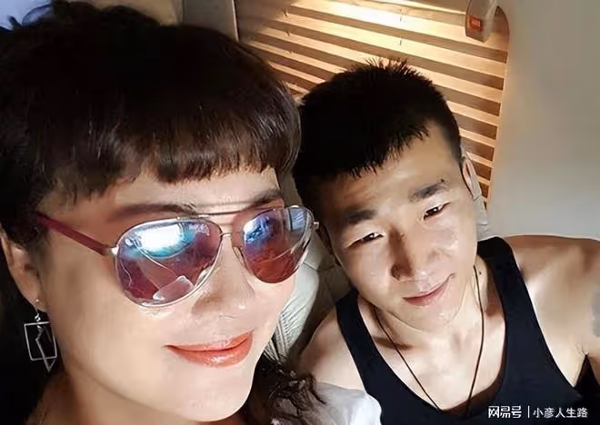 跟李菁菁離婚劉振現狀曝光！獨在老房慶生很心酸，網友：咎由自取