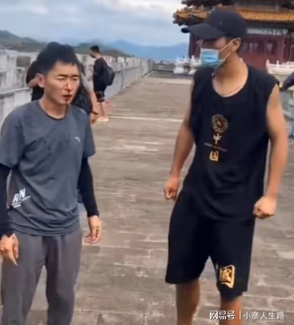 成毅未播新戲被曝打人事件,在城樓推搡舉止危險,被打者傷勢嚴重