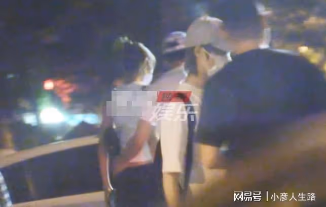 感情穩定!井柏然摟劉雯細腰深夜會友聚餐,大表姐模特身材超吸睛