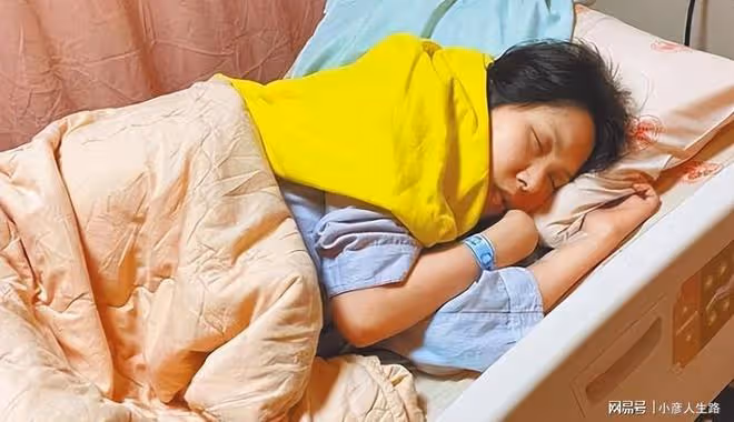 余苑綺追思會曝光,女兒哽咽想媽父母欲暈倒,向華強夫婦花籃吸睛