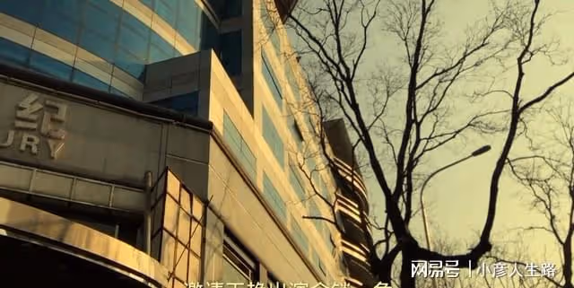 王艷戴百萬名表迎接秋天!豪宅頂部種核桃樹,站在陽台可望到故宮