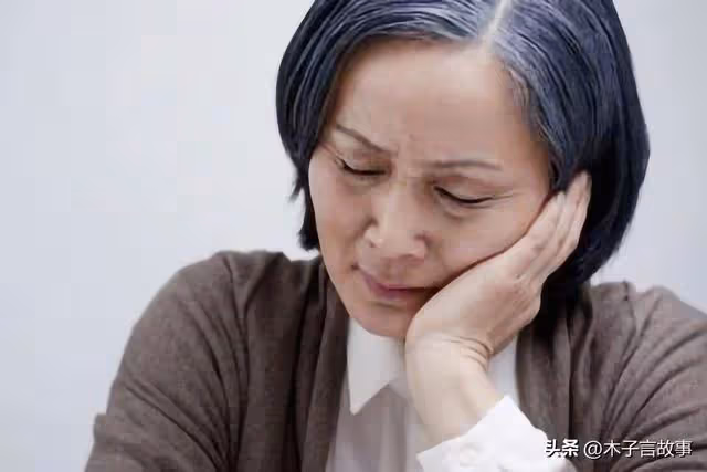 我女兒43歲還不肯生娃,直到她閨蜜出事,我帶她去了一趟養老院