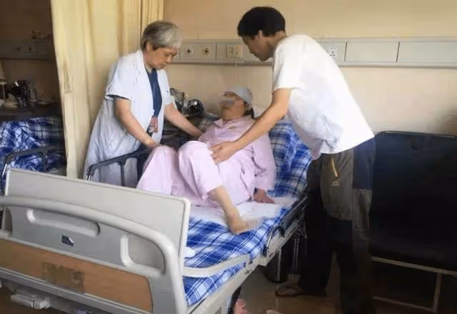 「我有6套房,你不生我生!」婆婆為抱孫子,和兒媳賭氣生娃