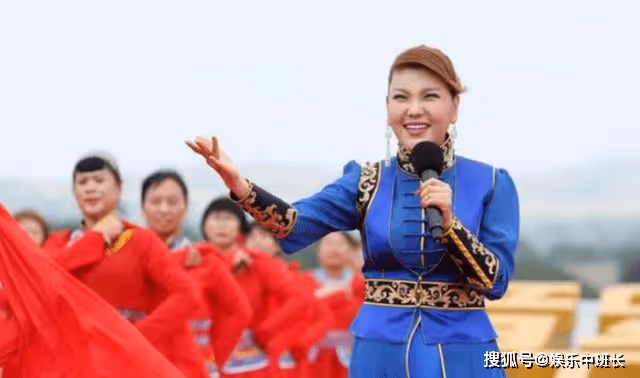 草原的女兒烏蘭圖雅，唱《套馬杆》爆紅，感情卻不如事業順利