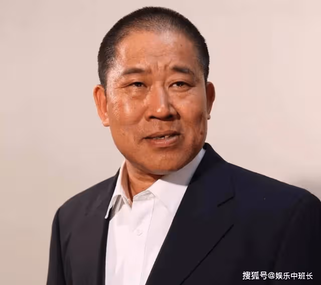 64歲「歪嘴」杜旭東，除了身份不簡單，女兒還是我們熟悉的她