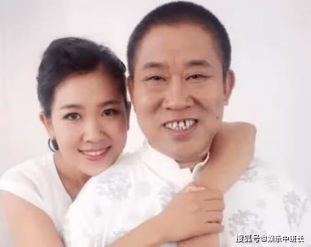 64歲「歪嘴」杜旭東，除了身份不簡單，女兒還是我們熟悉的她