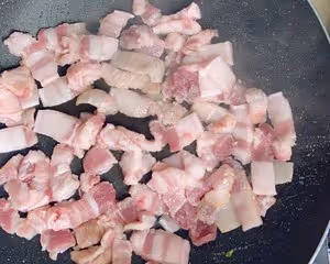 超級美味下飯的油豆腐辣椒炒肉