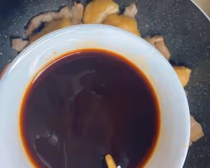 超級美味下飯的油豆腐辣椒炒肉