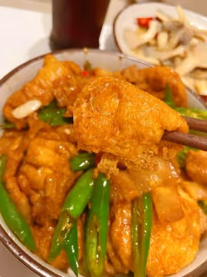 超級美味下飯的油豆腐辣椒炒肉