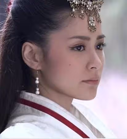 擁有「美人痣」的女星：劉詩詩靈氣十足，王麗坤風情萬種，看到殷桃：這才是「純欲天花板」