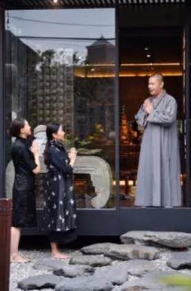 善行俠女性格!方文琳領柯淑勤閨蜜一起修佛「意外揭她低調行善」修行靜心:靠勞力去做保潔阿姨自足