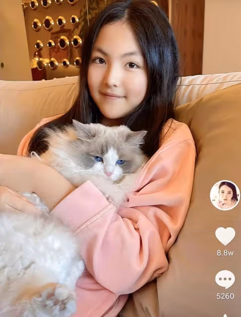 李湘王岳倫同框再被拍!男方全程貼心提重物,與前妻熱聊開懷大笑