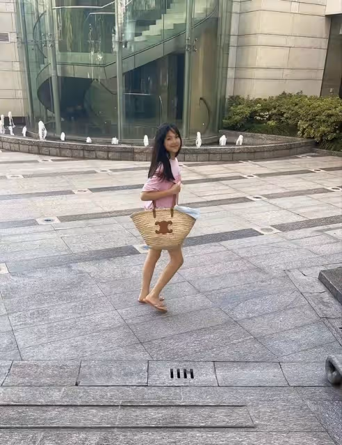 李湘王岳倫同框再被拍!男方全程貼心提重物,與前妻熱聊開懷大笑