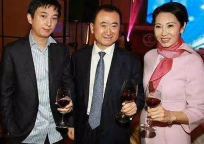 王思聰卸任萬達董事!曾投資失敗虧20億,王健林財產或不留給兒子
