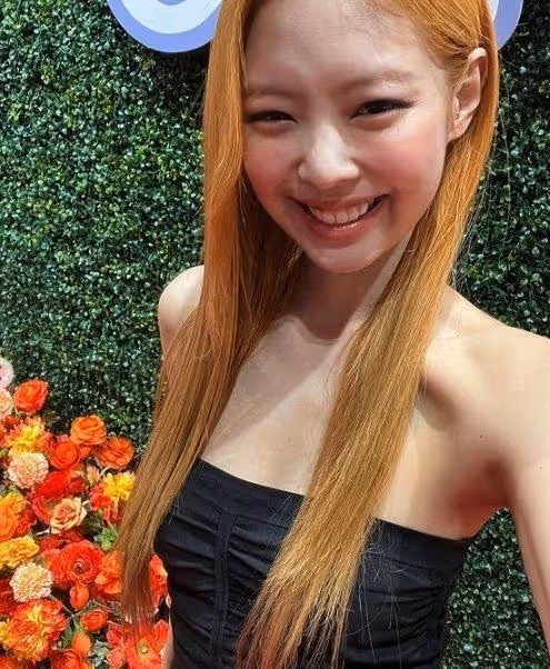 Jennie、V合照再度流出,疑被黑客威脅?想要封口費失敗