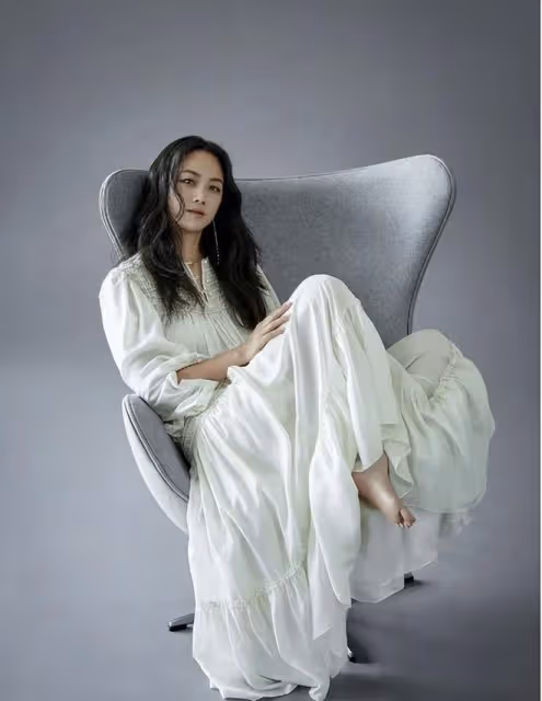 從曾被全網封殺,到韓國國民女神,湯唯除了「脫」,還有什麼?