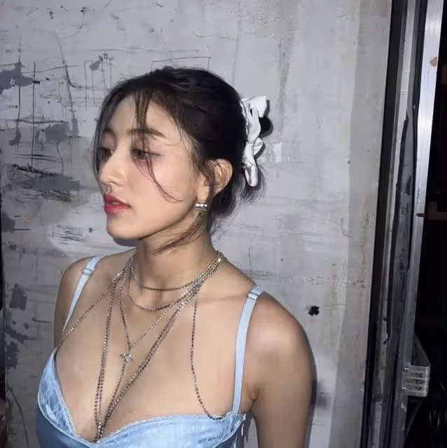著裝暴露實力不足還是個人女性偏見?頂流女團回歸遭遇輿論噪音