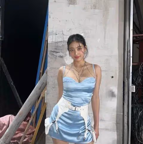 著裝暴露實力不足還是個人女性偏見?頂流女團回歸遭遇輿論噪音