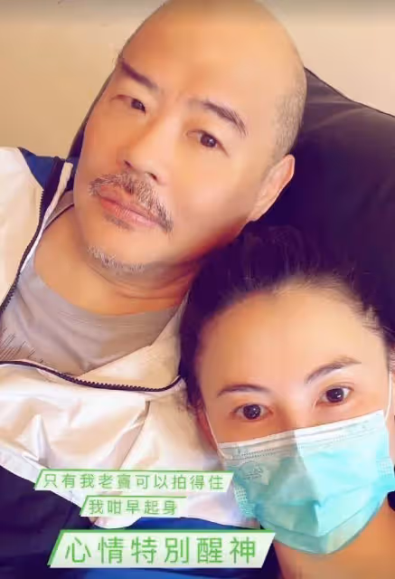 父女情深!張柏芝罕曬與爸爸合影,依偎在爸爸肩膀上像小女孩兒,畫面超甜