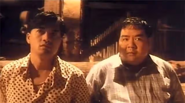 同是鄭則仕呂良偉主演，《跛豪》鋃鐺入獄，這部電影原型人物卻能全身而退，「二代跛豪」迎娶「小結巴」