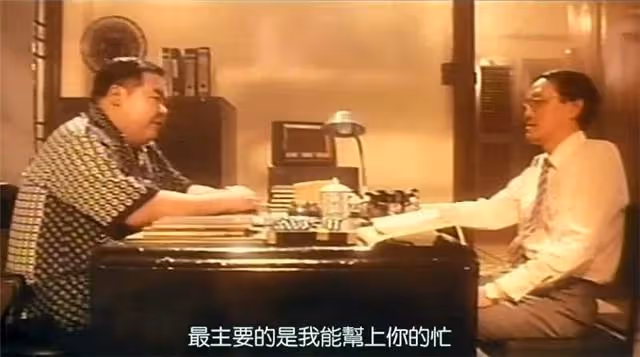 同是鄭則仕呂良偉主演，《跛豪》鋃鐺入獄，這部電影原型人物卻能全身而退，「二代跛豪」迎娶「小結巴」