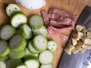 廣式鹹蛋臘腸炒絲瓜（超級下飯）