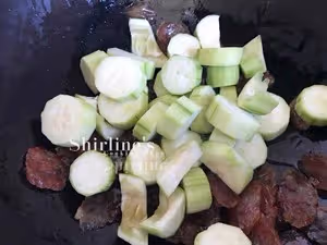 廣式鹹蛋臘腸炒絲瓜（超級下飯）