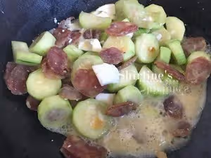 廣式鹹蛋臘腸炒絲瓜（超級下飯）
