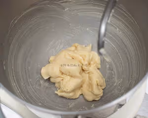 出爐就秒光！黑椒豬排麵包！