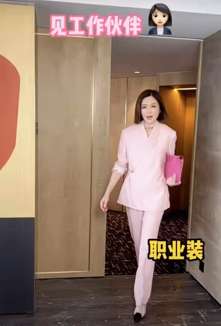 59歲關之琳素顏現身餐廳，臉色蠟黃撞臉蔡明，穿百元衣樸素似路人