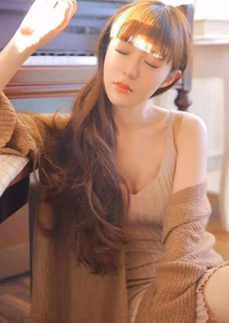 曾累計花400萬拍寫真，YY星妹妹衣服不保守，被封禁3天處罰停播